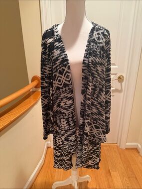 Tru Self Black & White Geometric Open-Front Cardigan Sweater